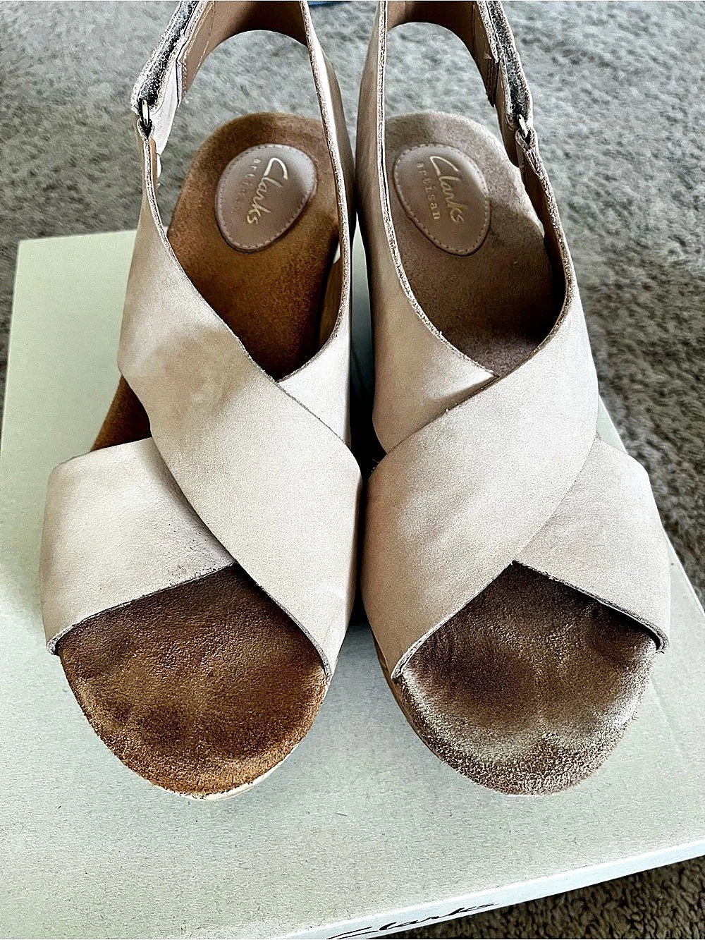 Clarks Caslynn Shae Wedge Sandals Beige US 8 M